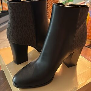 NWT - Michael Kors Leather booties - Size 10